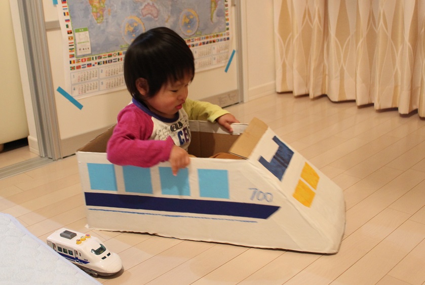 ダンボール新幹線