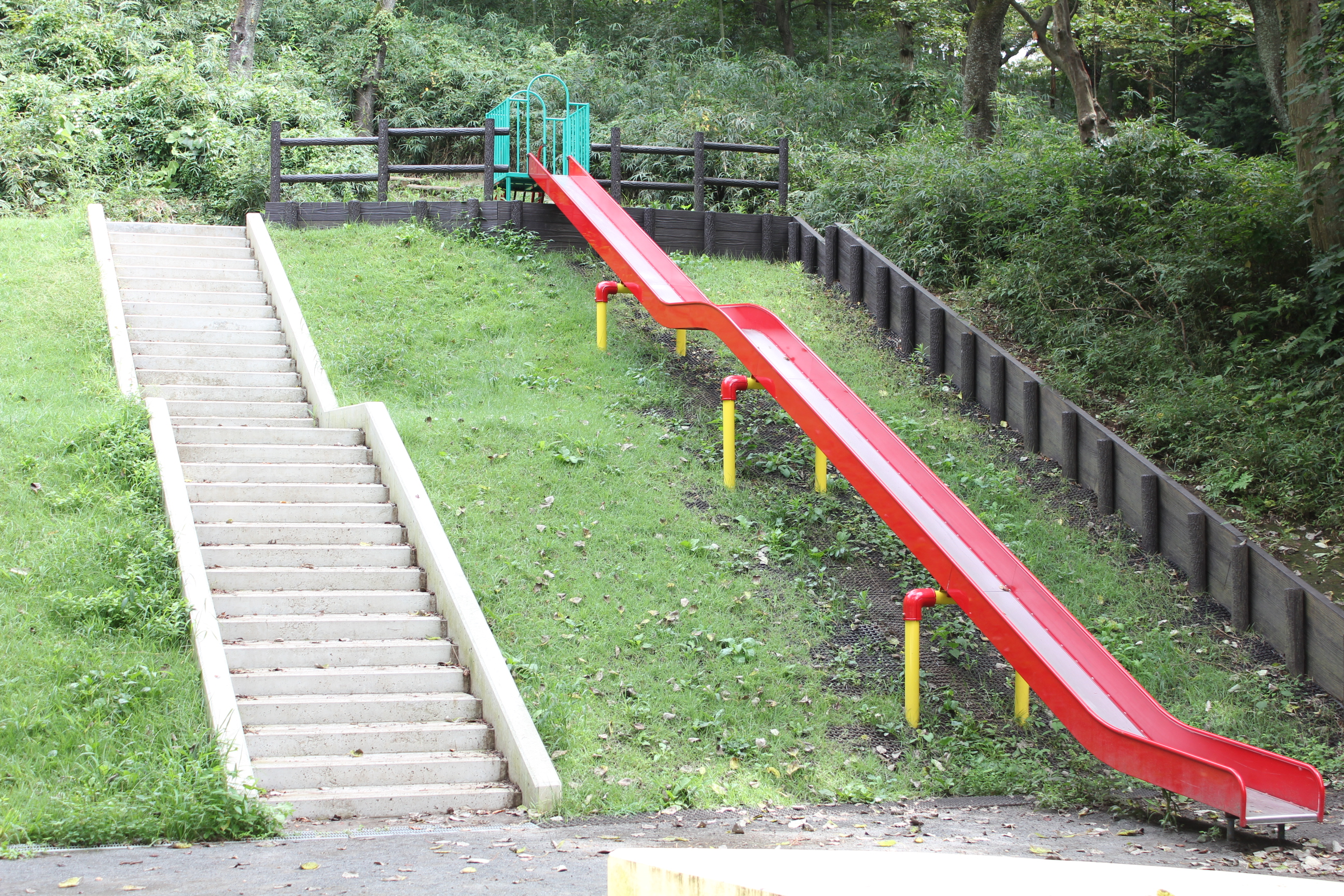 児童遊園地-ロング滑り台サムネイル