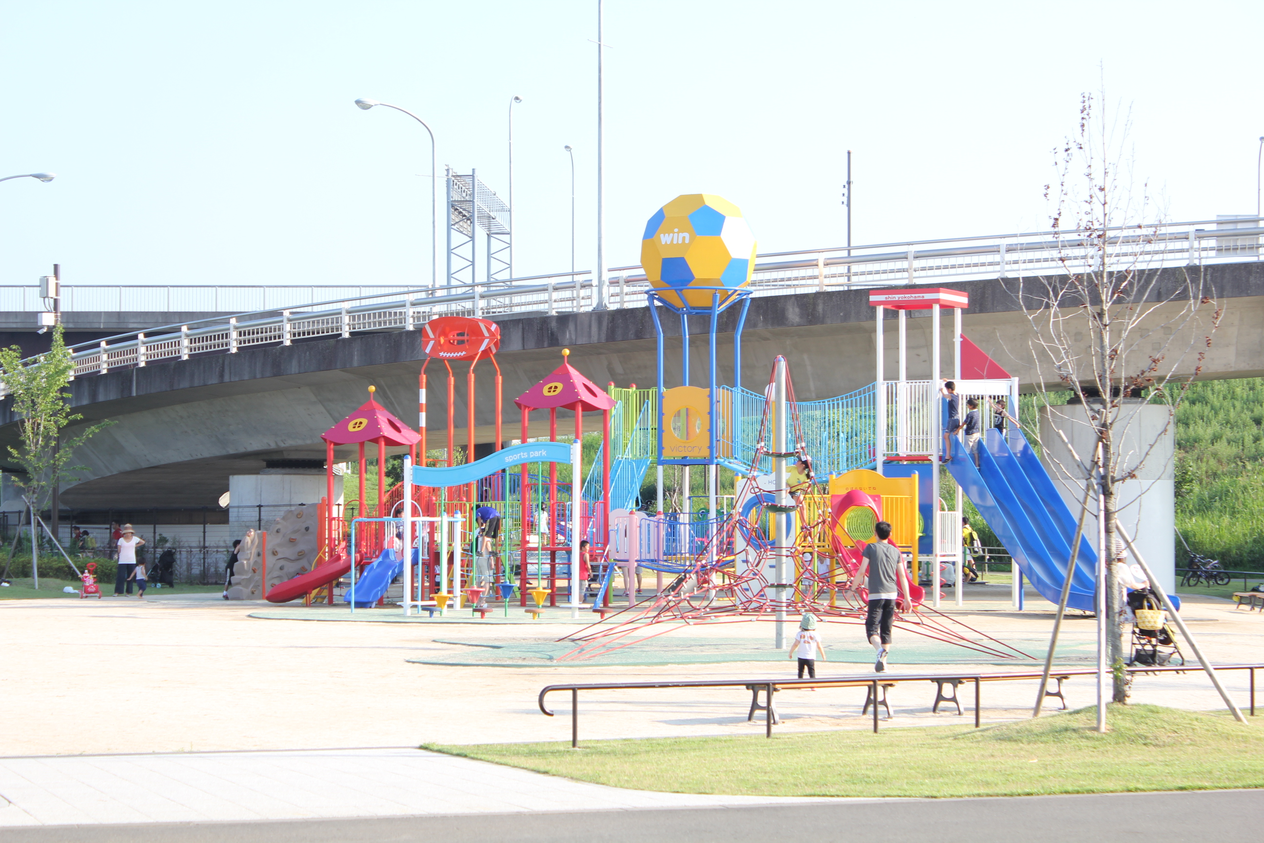新横浜公園-遊具広場全体風景