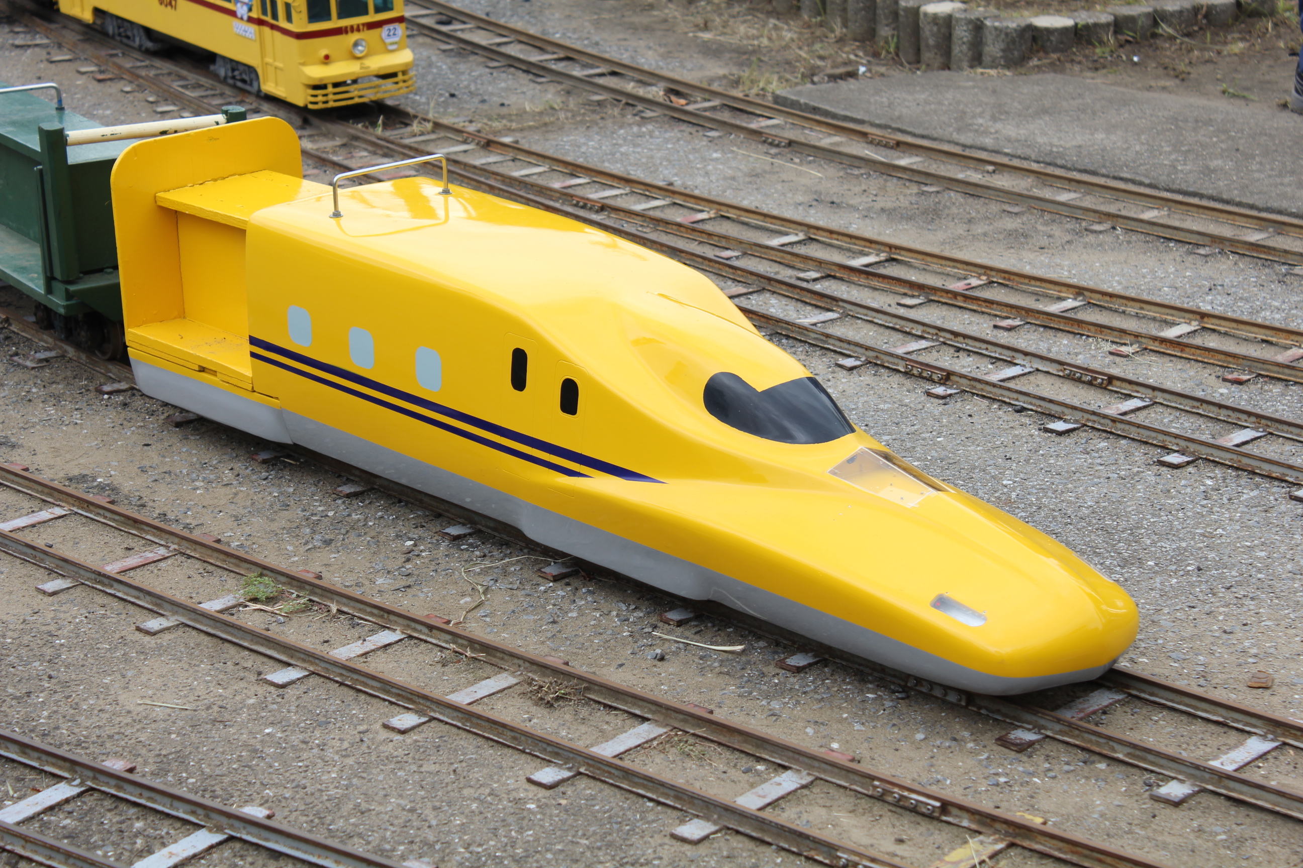 ドクターイエロー-ミニ新幹線