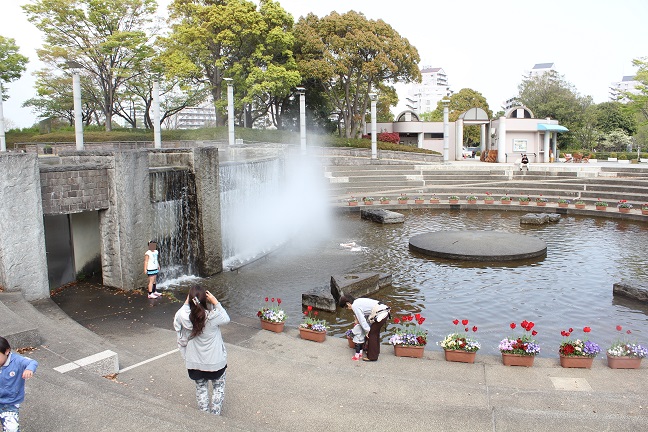 水遊び！保土ヶ谷公園噴水広場
