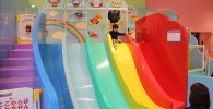 カラフルな虹の滑り台