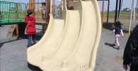 海の波をイメージした3連滑り台