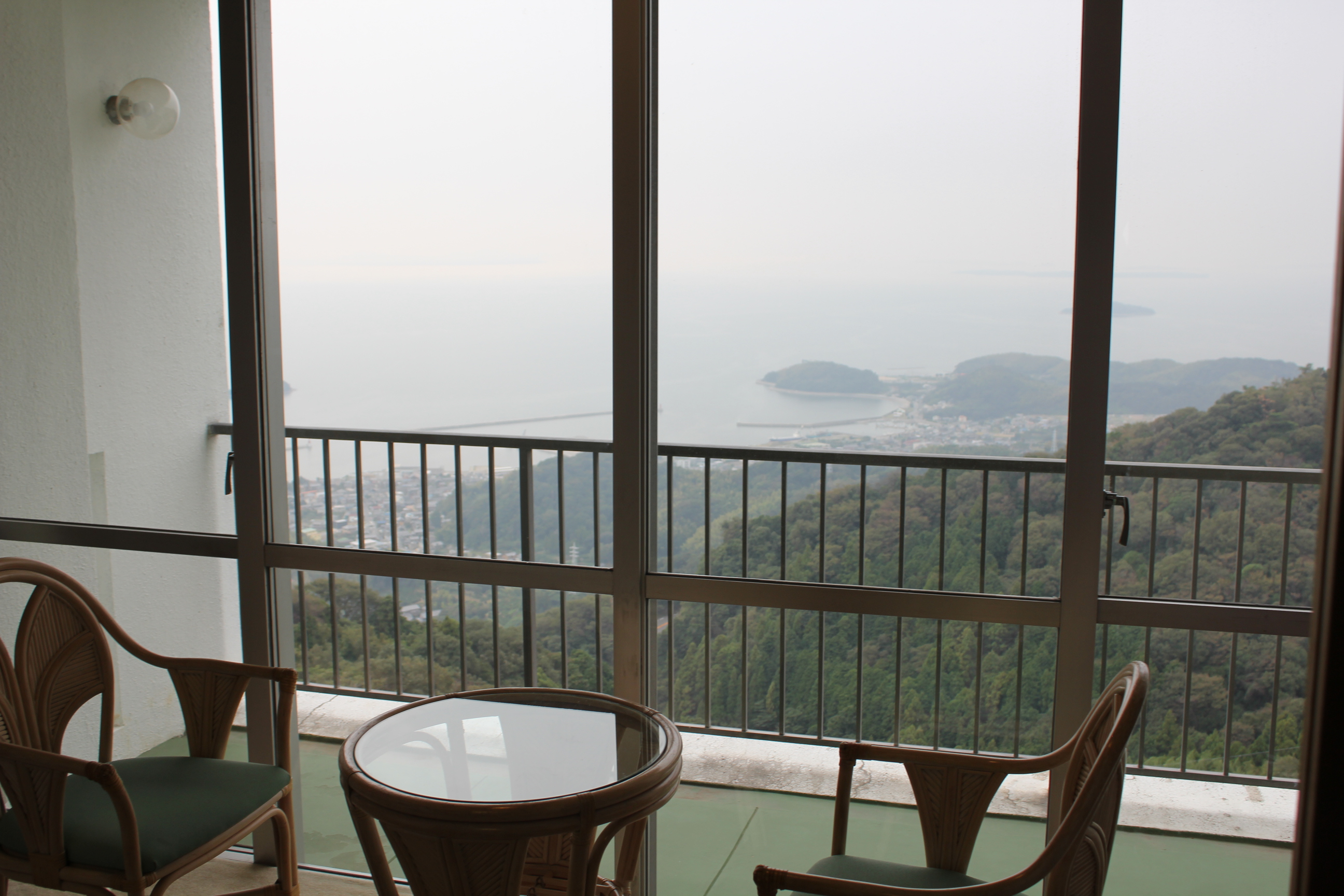 窓からは三河湾が！