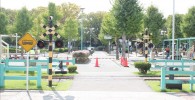ミニ鉄道の踏切と遮断機