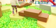 ボールプールの橋