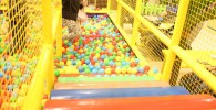 ボールプールとフワフワの階段