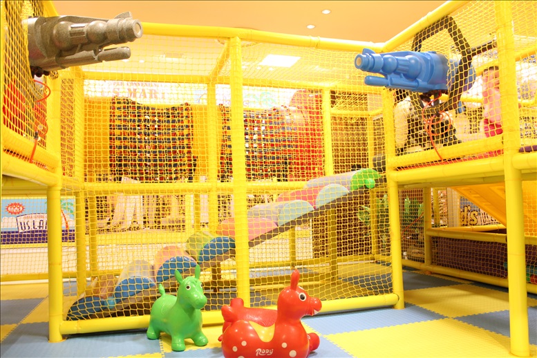 USキッズランドのジャングルジム内の様子