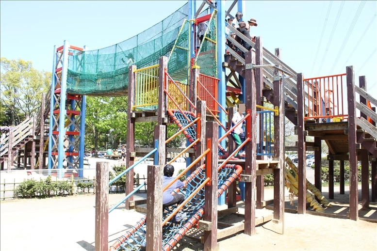 巨大ブリッジのアスレチック