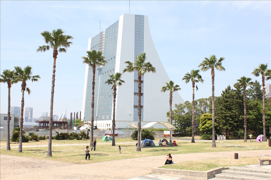 お台場噴水広場と喚起搭