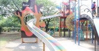 綾南公園のローラーすべり台