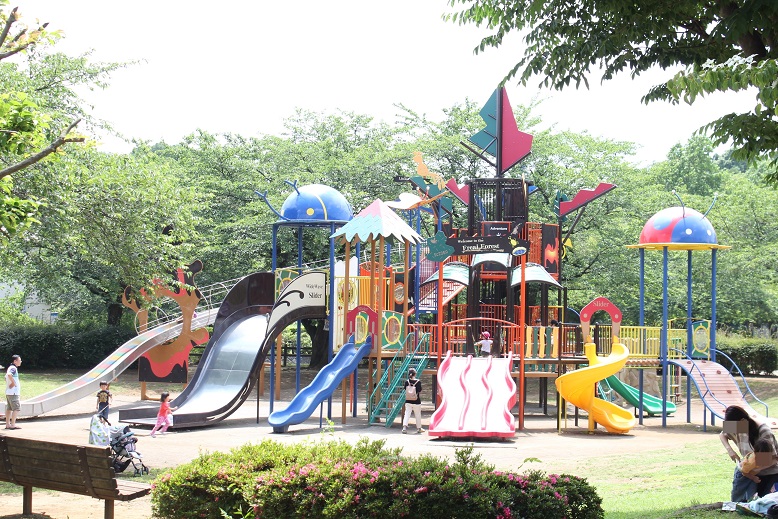 綾南公園の新しい大型複合遊具