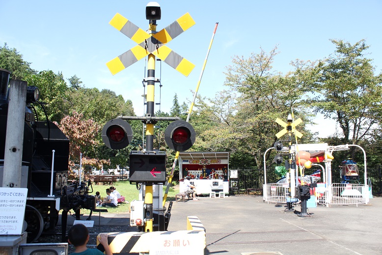 踏切のある公園
