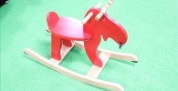 木の木馬ののりもの