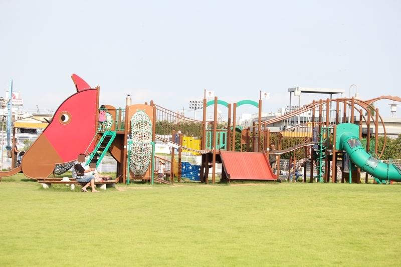 川崎競馬場にある複合遊具